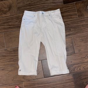 Stretchy jean like Capri